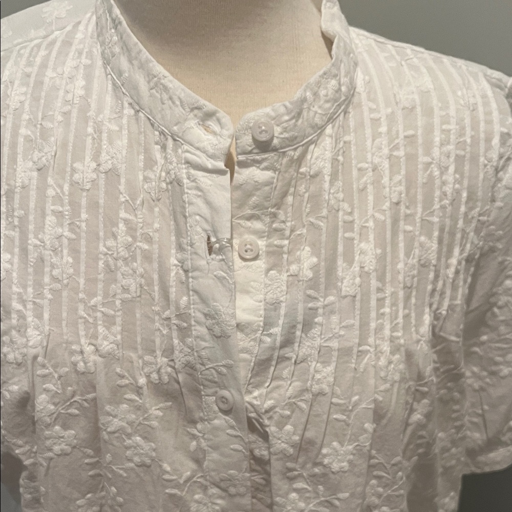 johnnie-O White Embroidered Button-Front Puff Sleeve Top - Picture 3 of 5